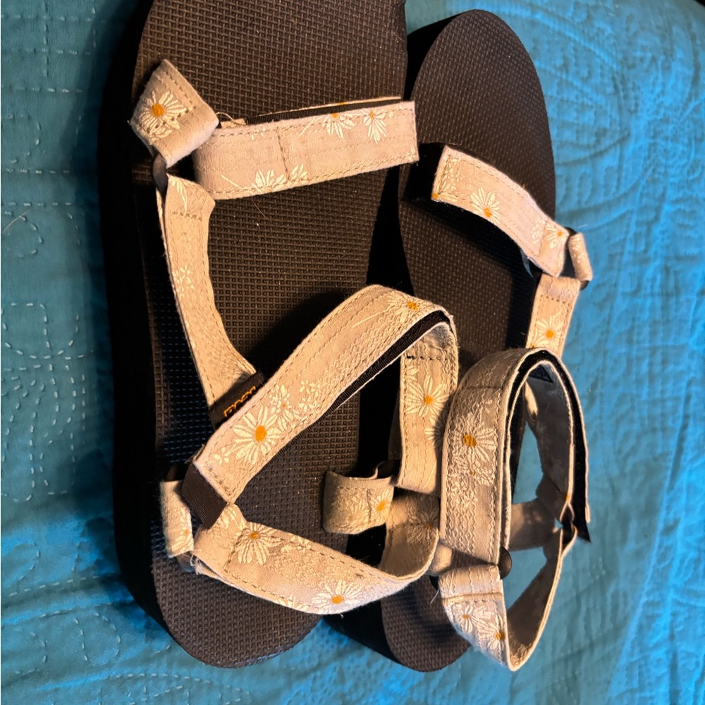 Teva Floral Sandals - Cream and Brown